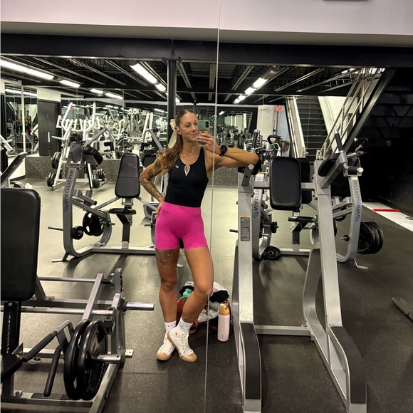 Meet your Posher, Taylor - Picture 2 of 2